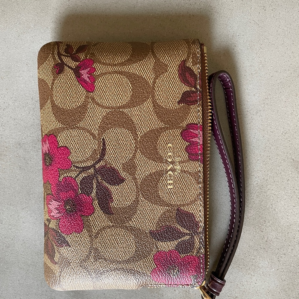 COACH wristlet 🌺 NEVER WORN